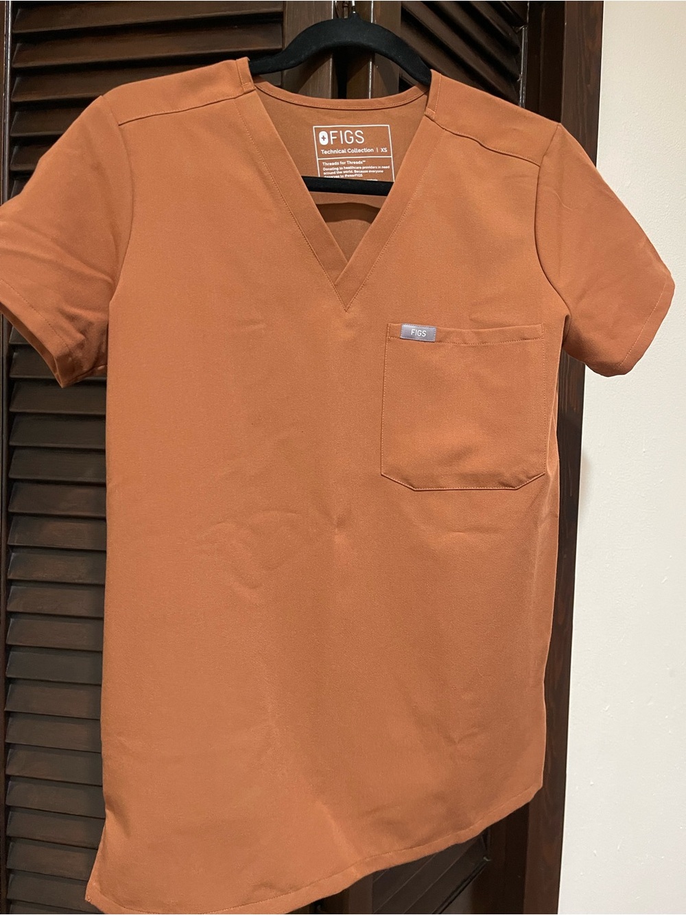FIGS Women's V-Neck Scrub Top in Mocha